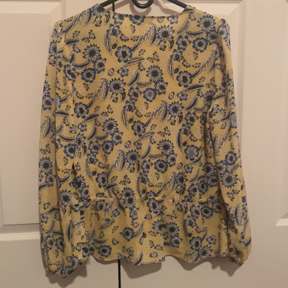 Peacocks yellow and blue blouse. Light yellow with blue flowers. - Picture 2 of 5